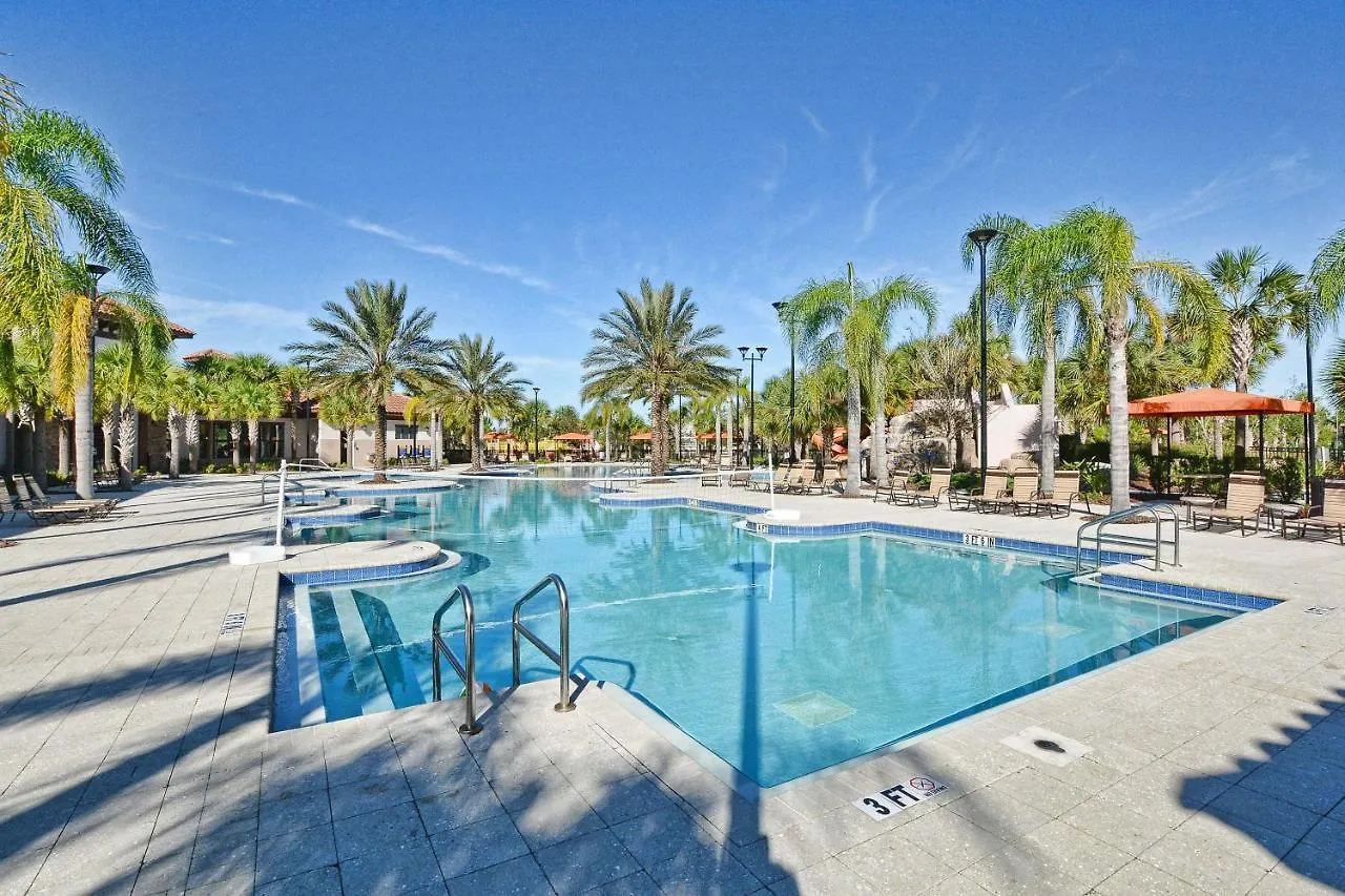 Solterra - 6 Bedrooms House W/Pool-7036Sr Davenport 0*,